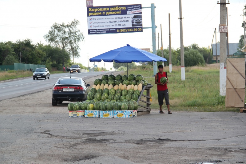 За торговлю арбузами вдоль дорог штраф 300 рублей